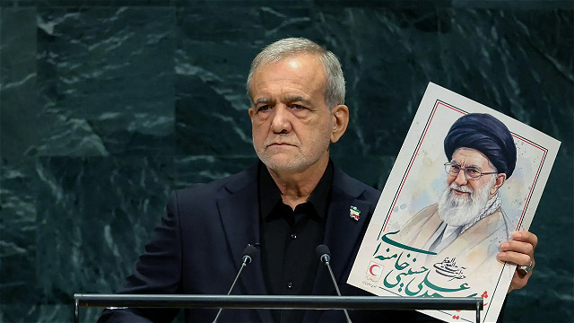 در ستايش مردي که در ميان طوفان ايستاد و صداي حقيقت را به گوش جهان رساند