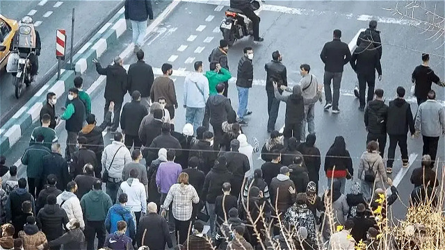 تاکيد بر تبيين اتفاقات معاصر براي جوانان