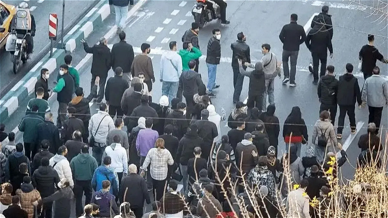  تاکيد بر تبيين اتفاقات معاصر براي جوانان