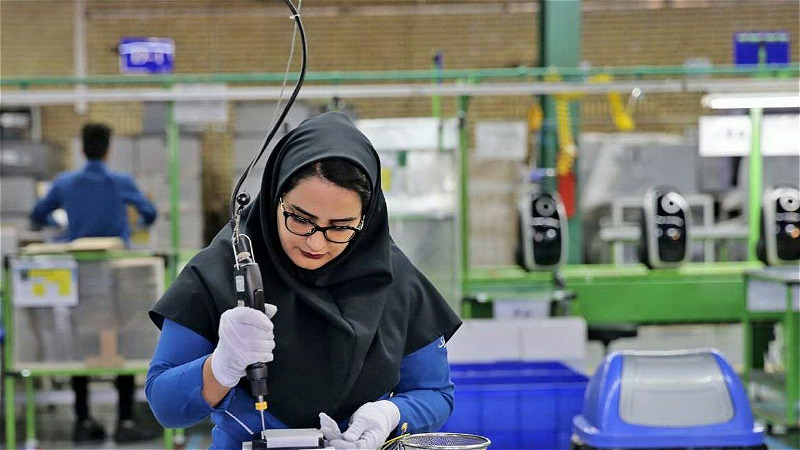 ديوار بلند تبعيض ميان زنان کارگر و کارمند!